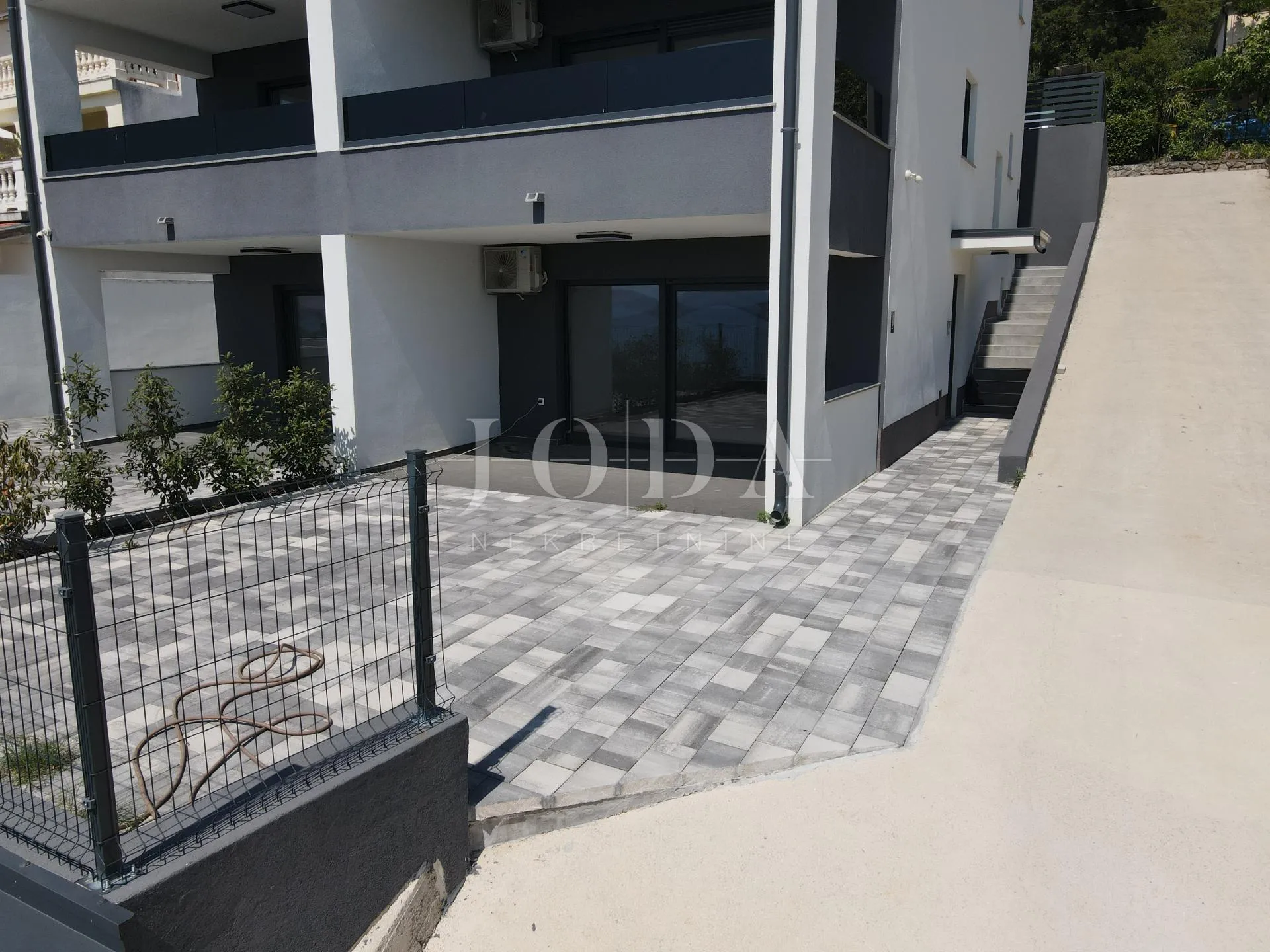 dramalj dvoetažni apartman u novogradnji - slika 8
