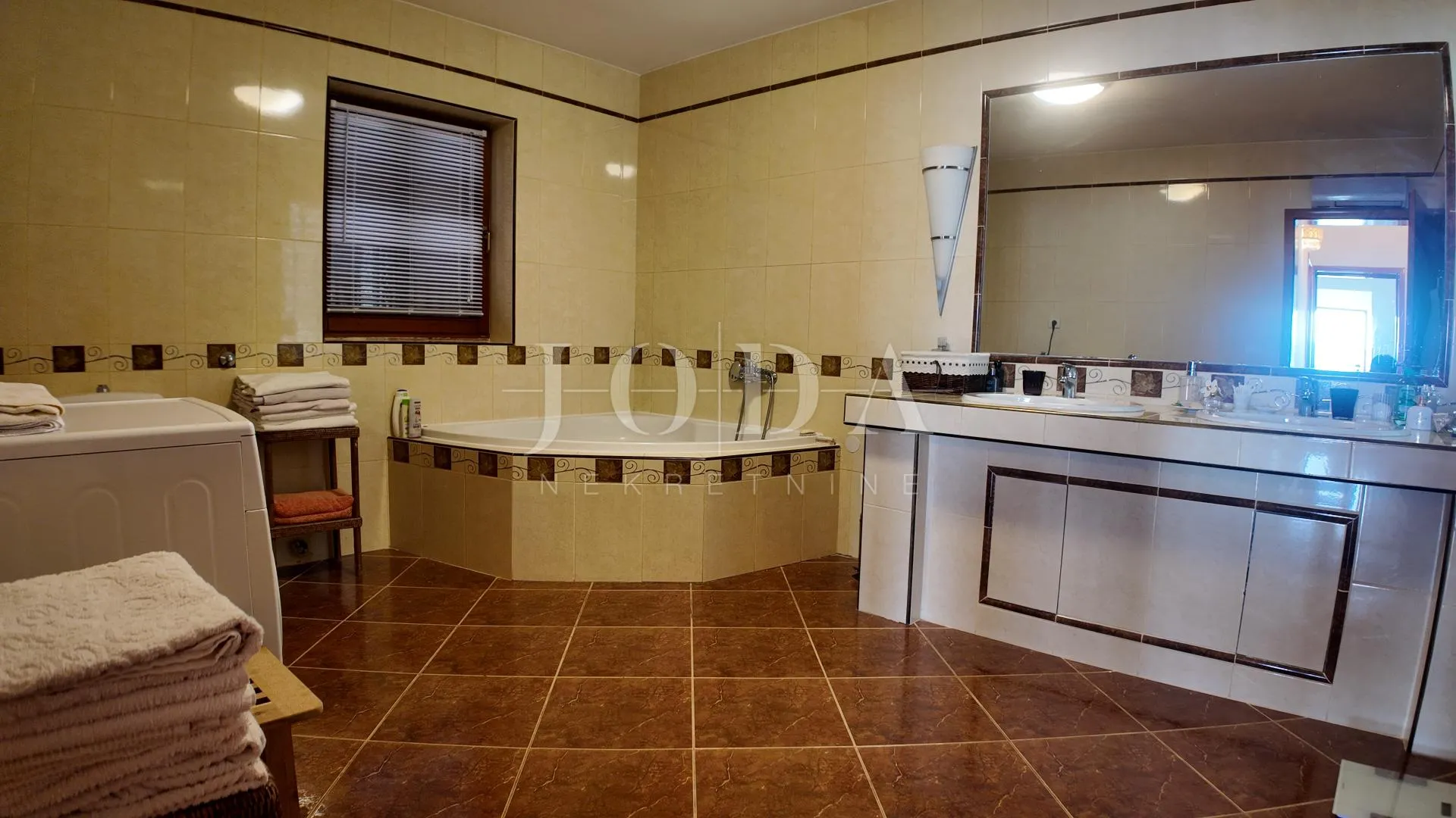 opatija dvoetažni stan na lijepoj lokaciji - slika 19