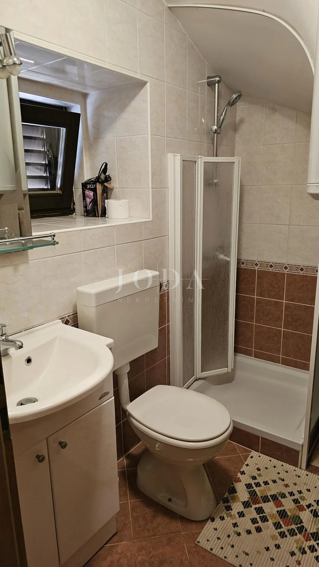 kuća u nizu sa 4 apartmana i balkonom,vrsar centar - slika 14
