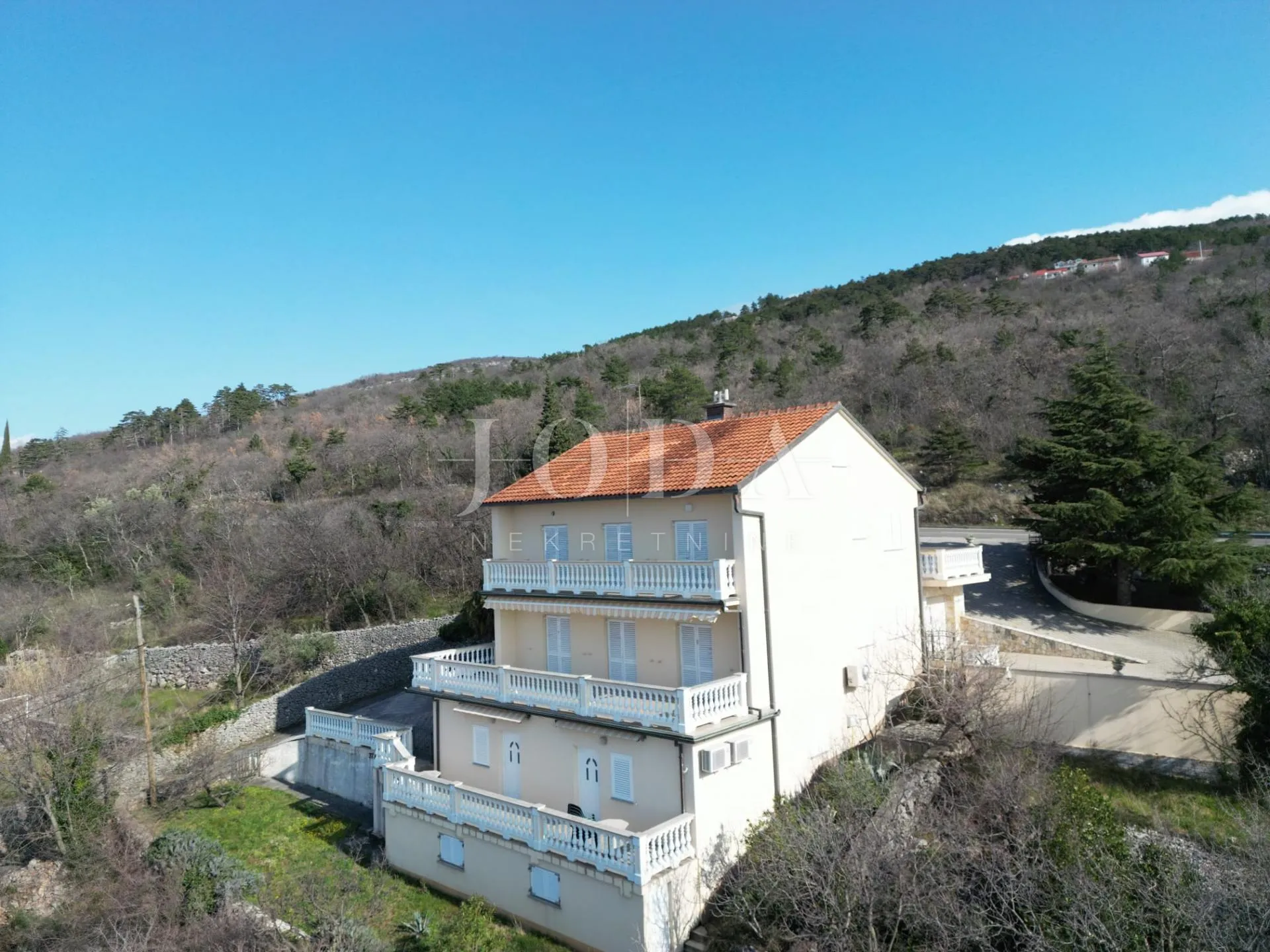vila sa prekrasnim pogledom - slika 32