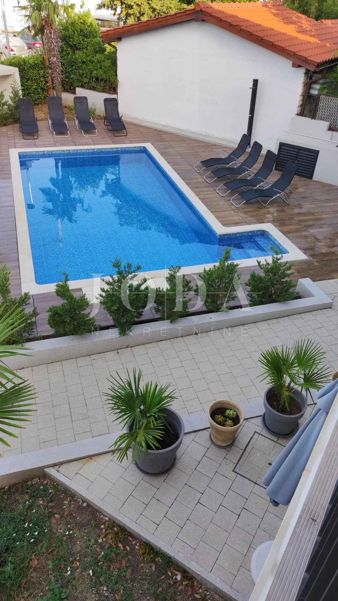 dramalj, novouređena kuća s pet apartmana i bazenom - slika 4