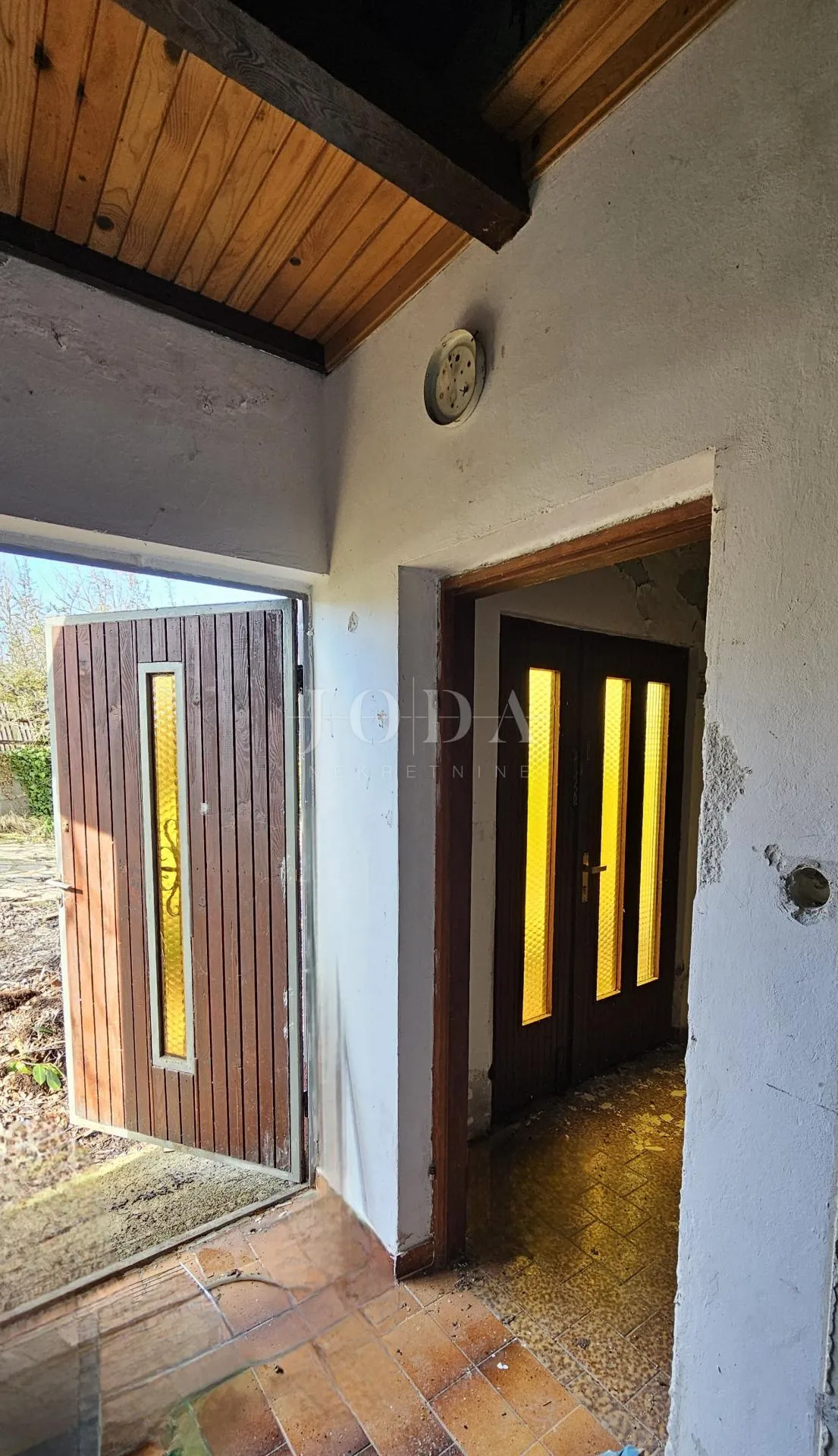 kuća za adaptaciju sa dodatnim objektom i gr.terenom,labin okolica - slika 4