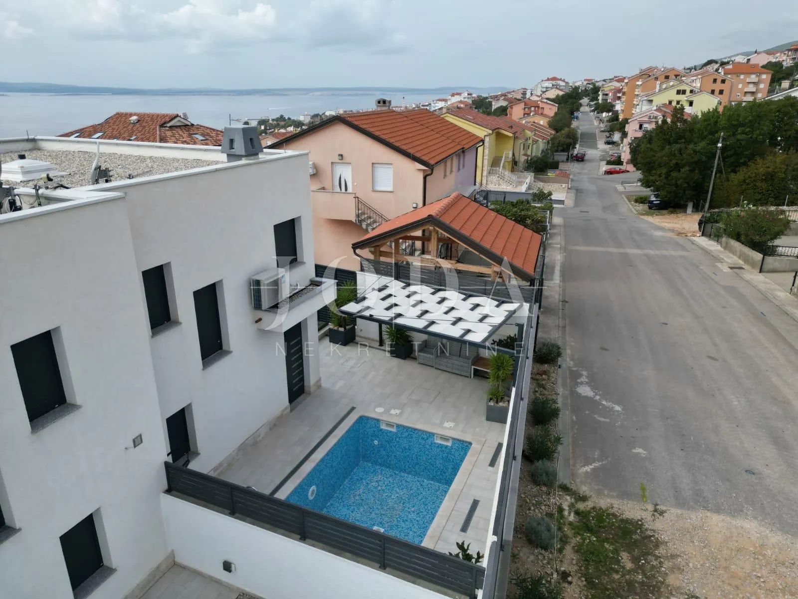 crikvenica dvojna kuća sa bazenom - slika 8