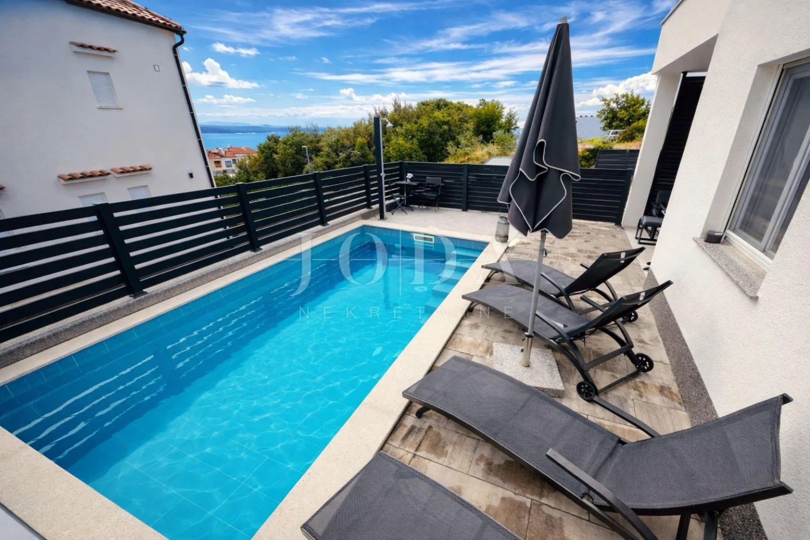 Crikvenica, stan sa bazenom