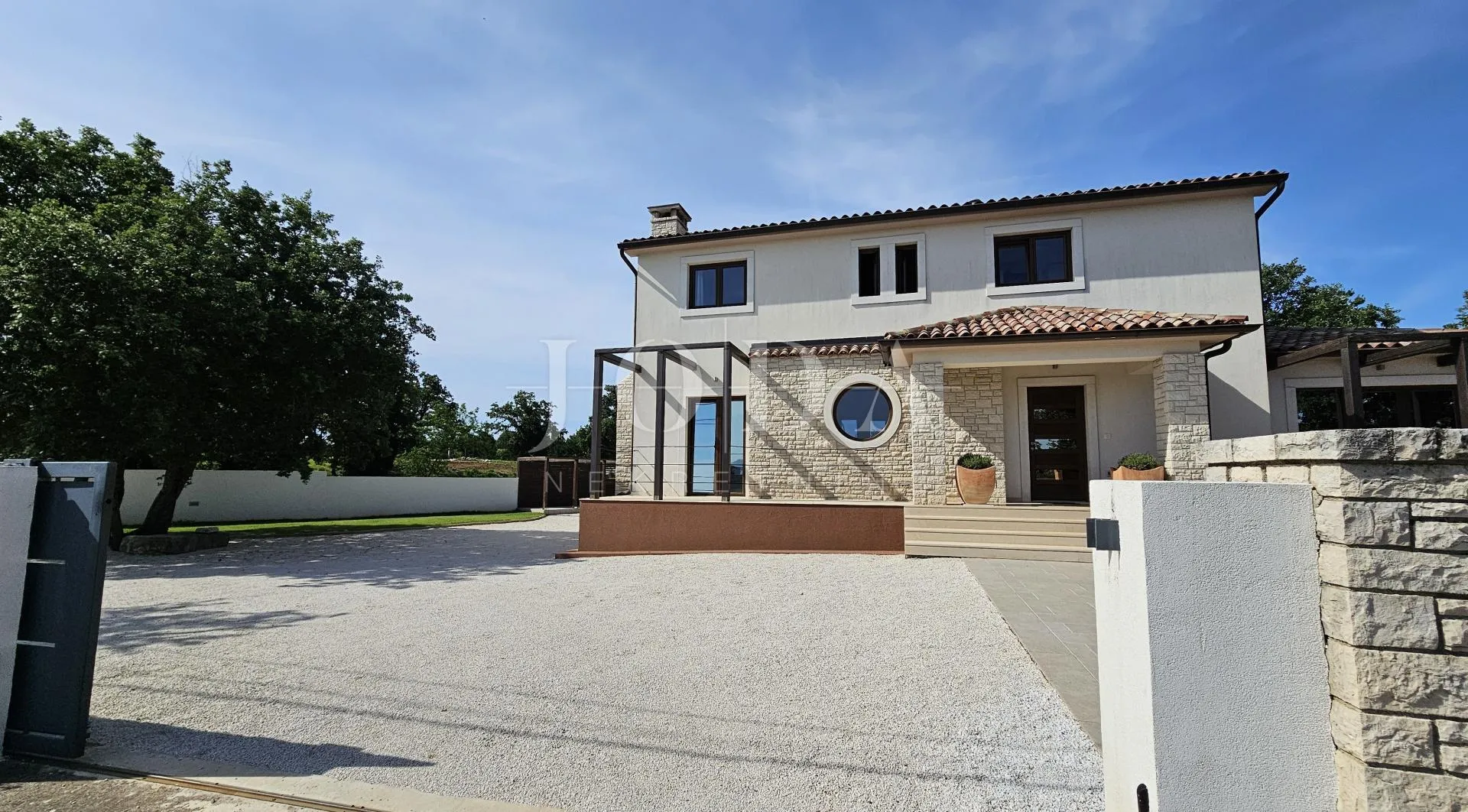 prekrasna villa sa bazenom i prostranom okućnicom,barban okolica - slika 40