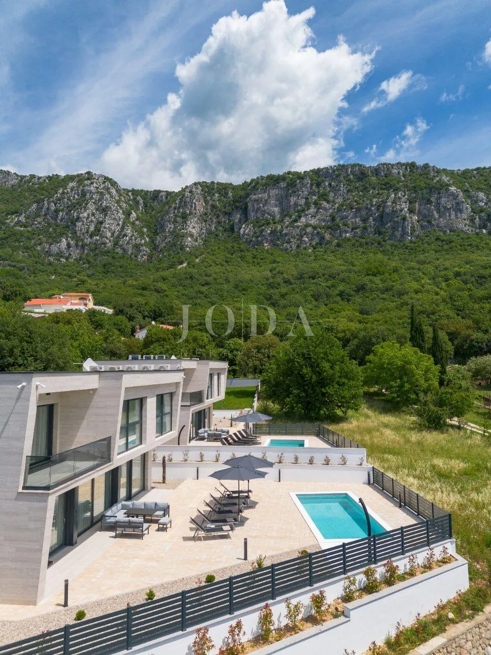bribir moderna villa s bazenom i pogledom na more - slika 15