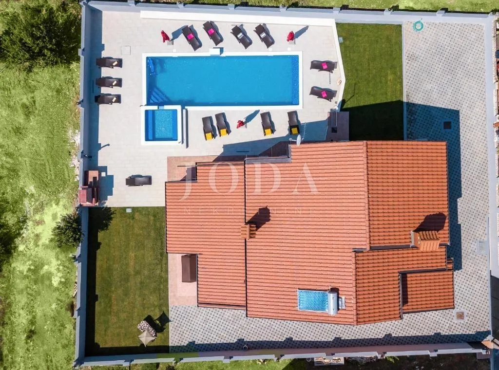 pula, villa sa bazenom i jacuzzijem - slika 14