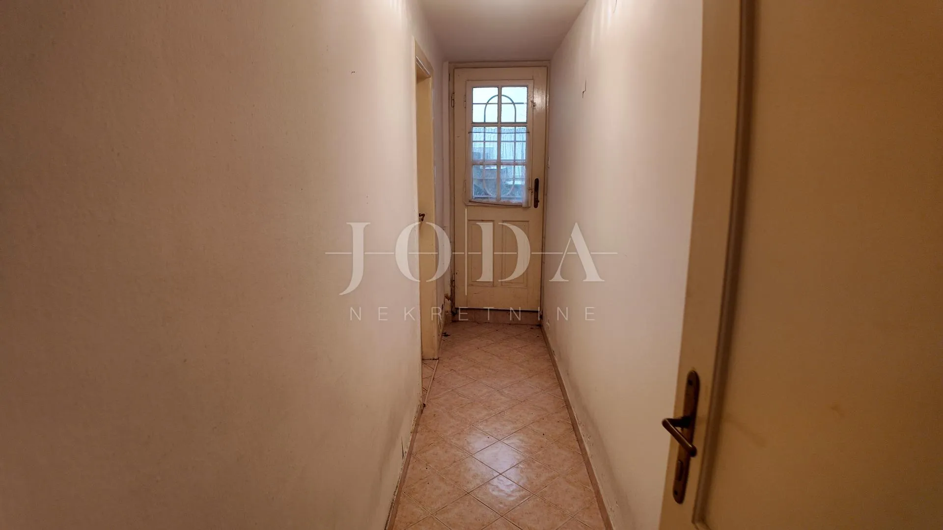 selce kuća u samom centru - slika 26