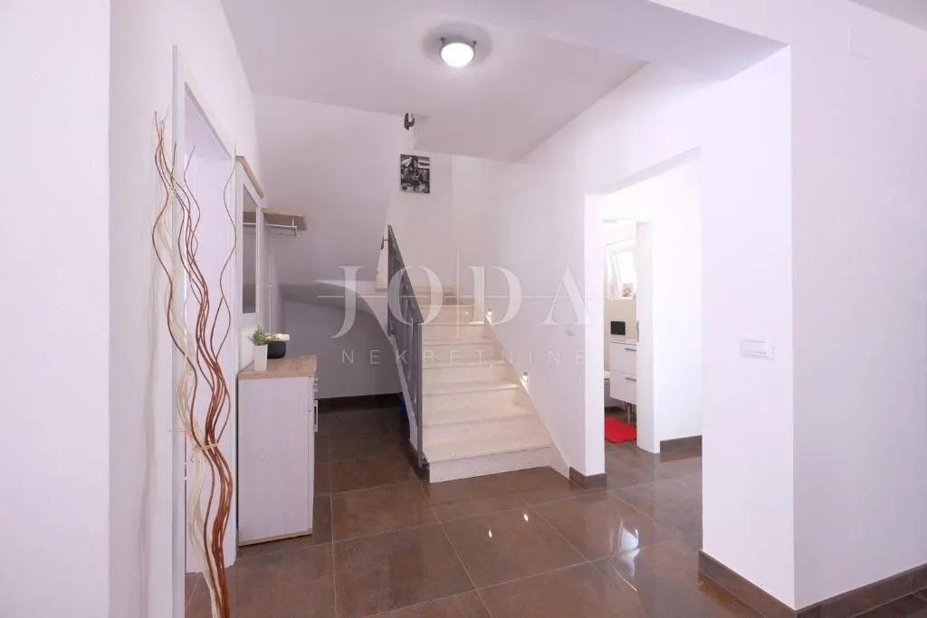svetvinčenat, okolica, moderna villa sa bazenom - slika 24