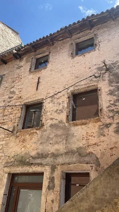 vodnjan,kuća u starogradskoj jezgri - slika 2