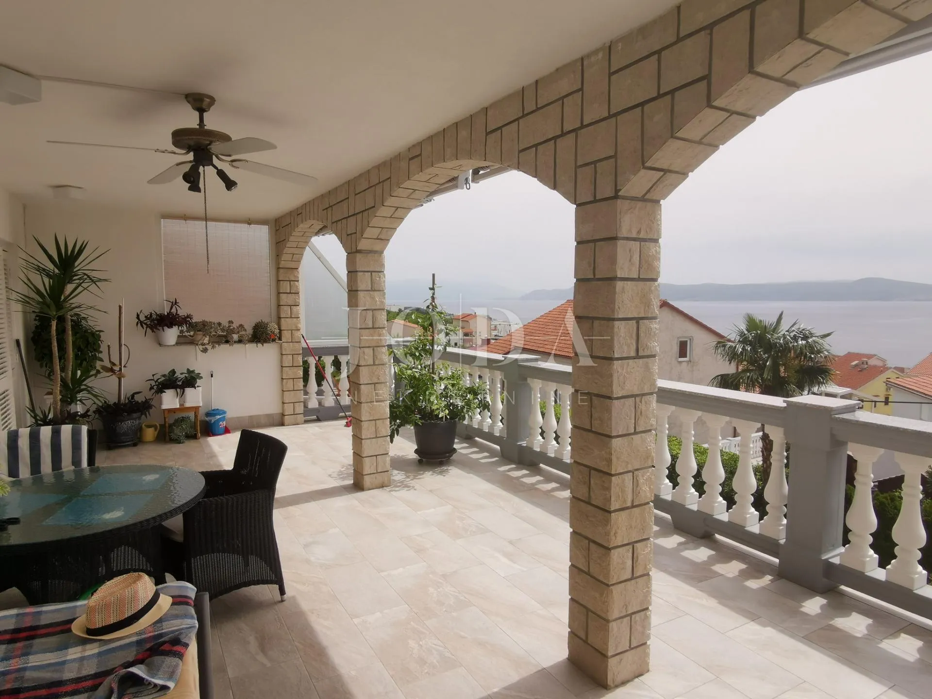 kuća sa 6 apartmana i bazenom - slika 59