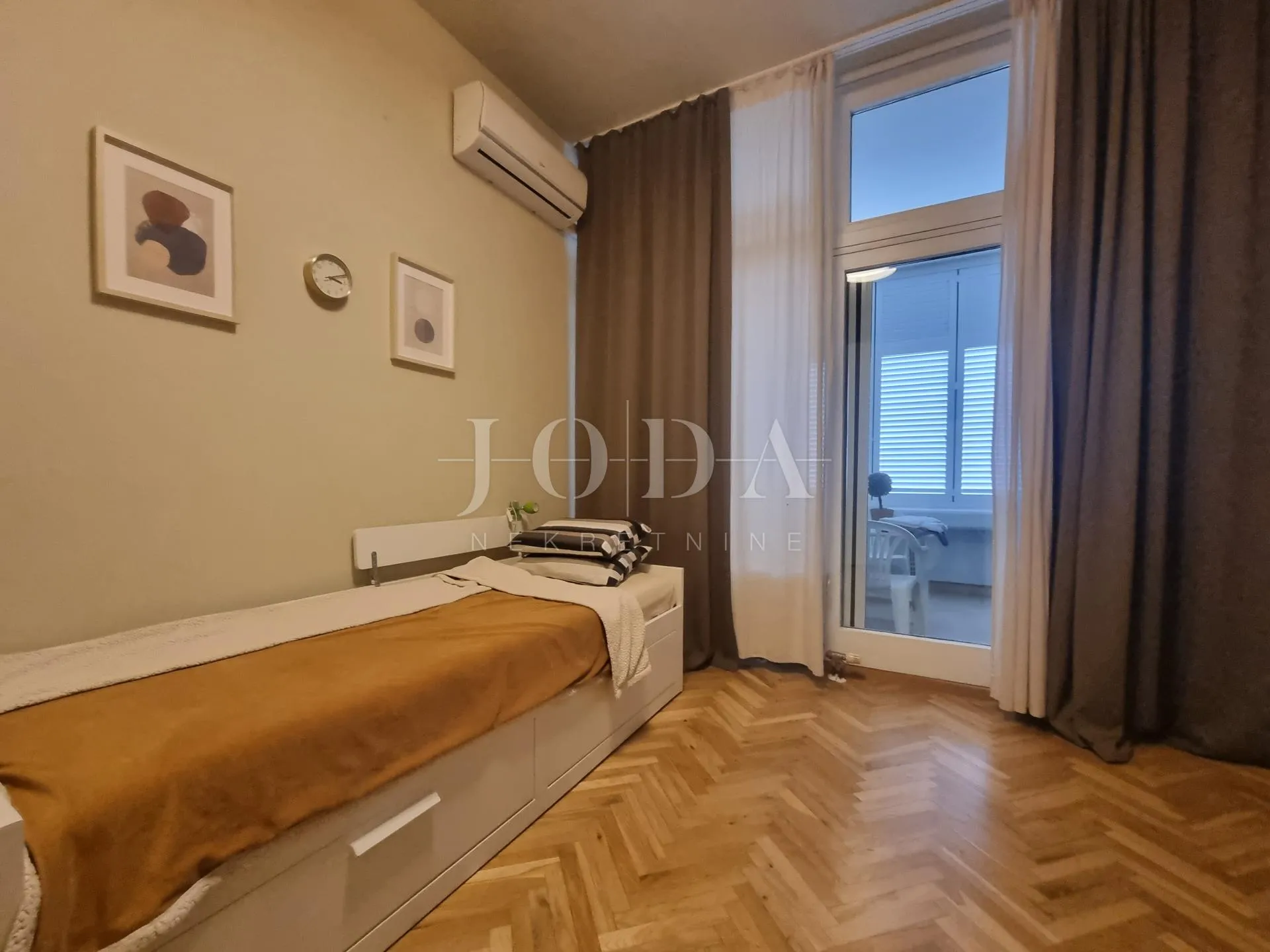 otok krk prizemnica sa garažom i lijepom okućnicom - slika 19
