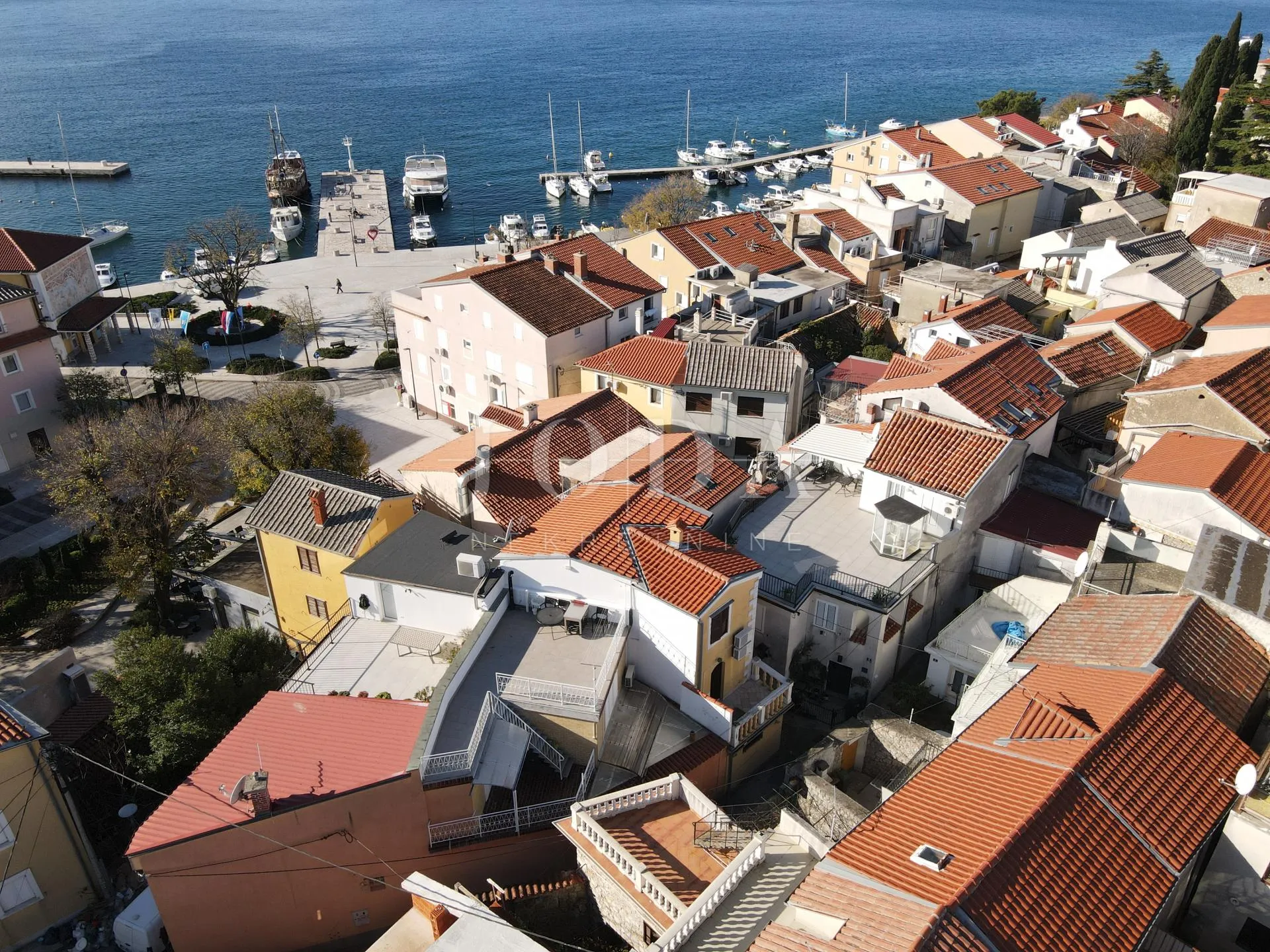 Selce kuća u strogom centru - Selce, Crikvenica