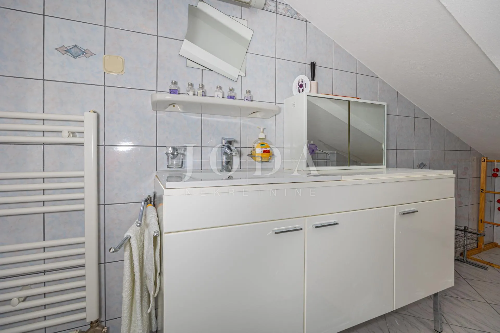 kuća sa 3000m2 zemljišta - slika 41