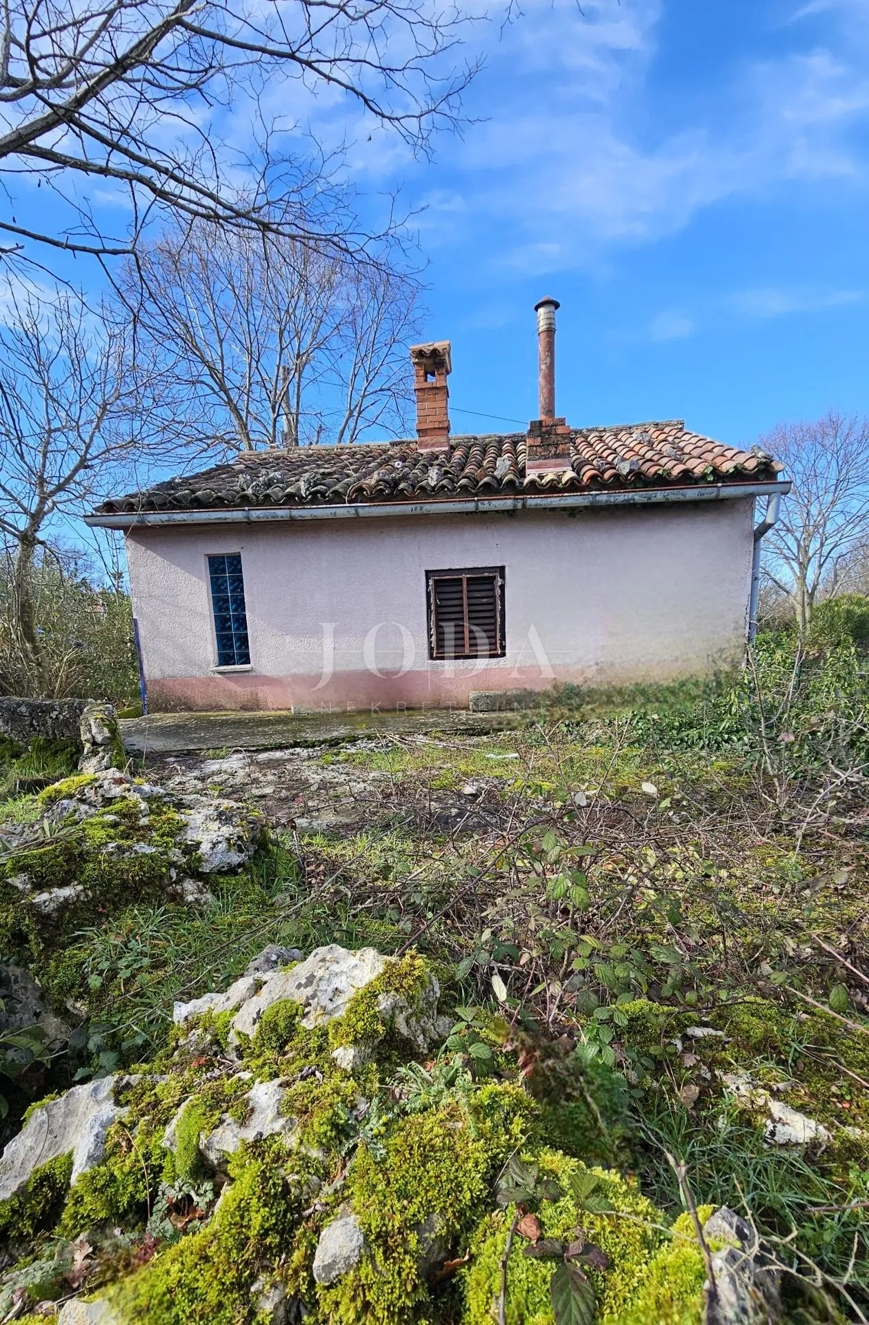 kuća za adaptaciju sa dodatnim objektom i gr.terenom,labin okolica - slika 11