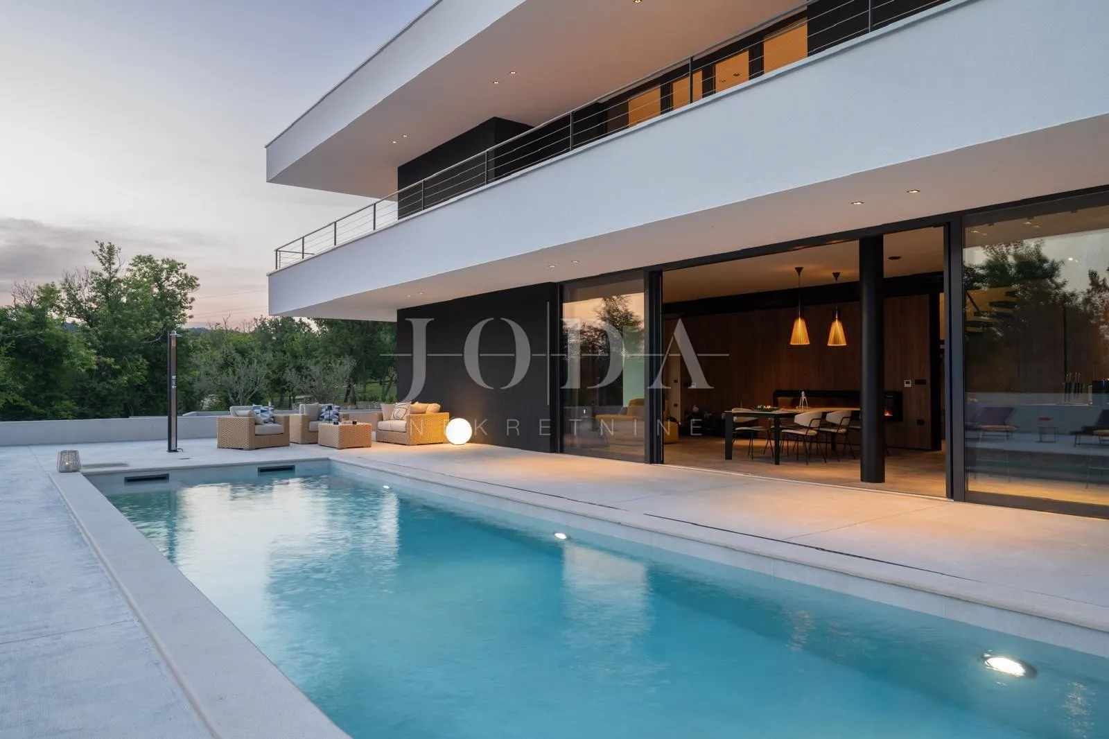 grožnjan, zadivljujuća luksuzna dizajnerska villa - slika 8