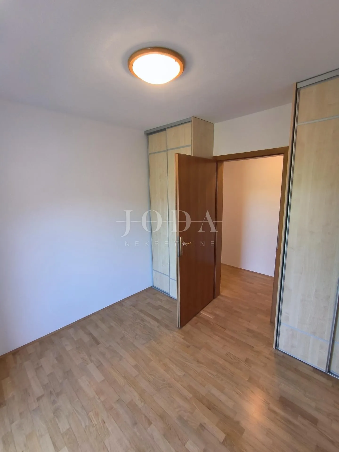 apartman sa bazenom - slika 30
