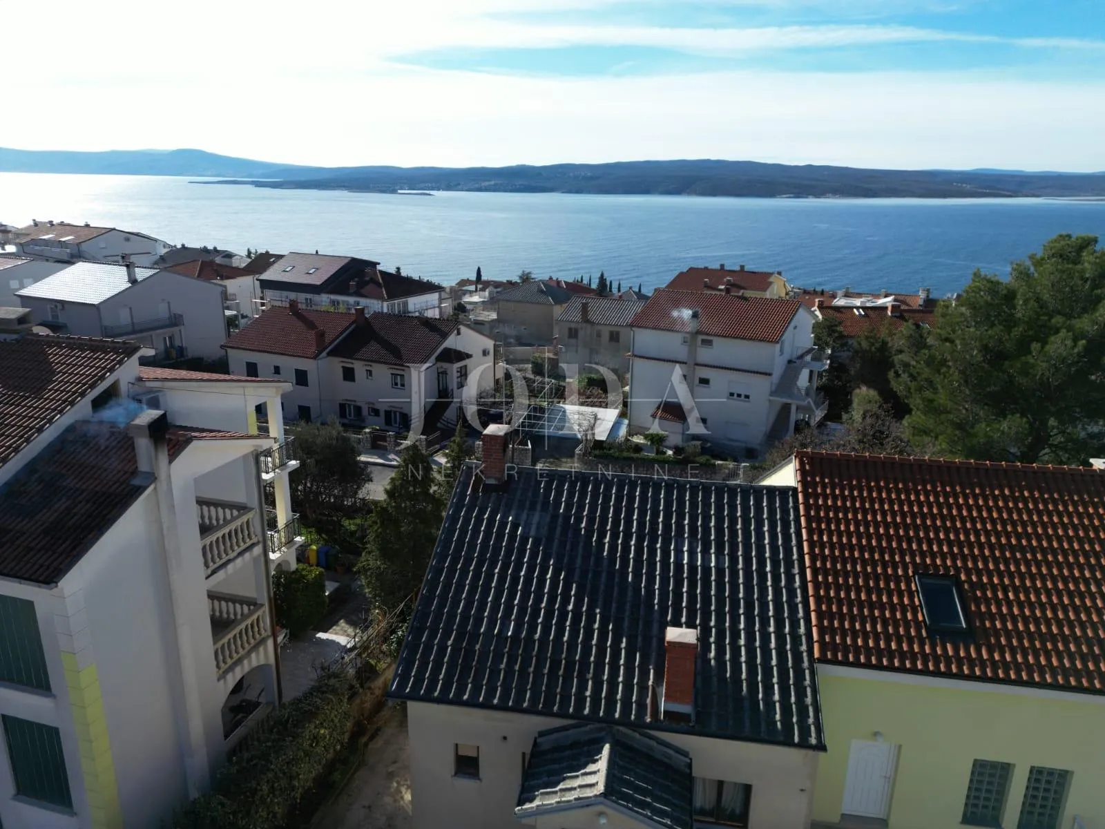 Crikvenica, dvojna kuća na odličnoj lokaciji