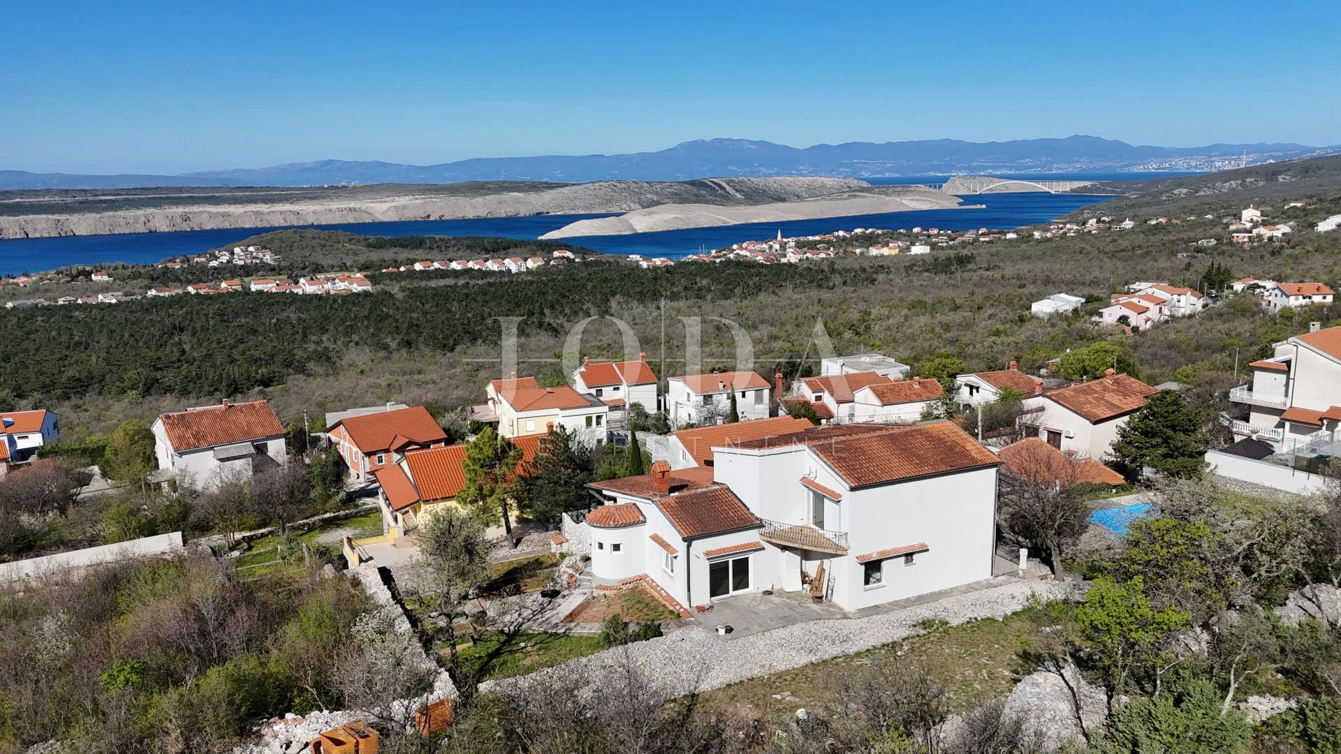 ekskluzivna kuća u jadranovu s bazenom, pogledom na more i velikom parcelom - slika 6