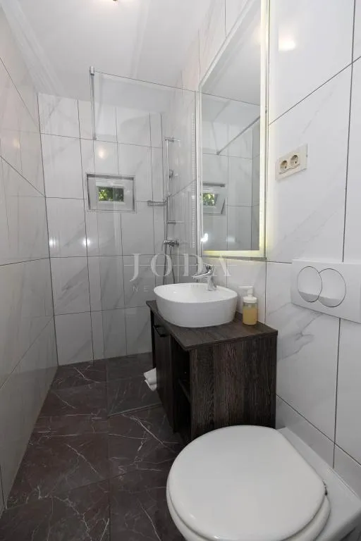 dramalj-kuca sa 7 apartmana - slika 19