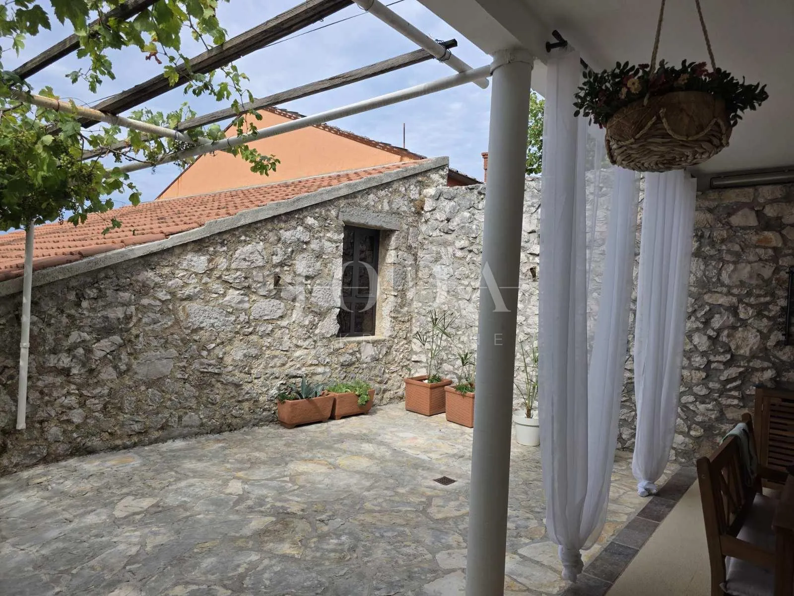 novi vinodolski, kuća sa dvorišnim objektom u blizini centra - slika 28
