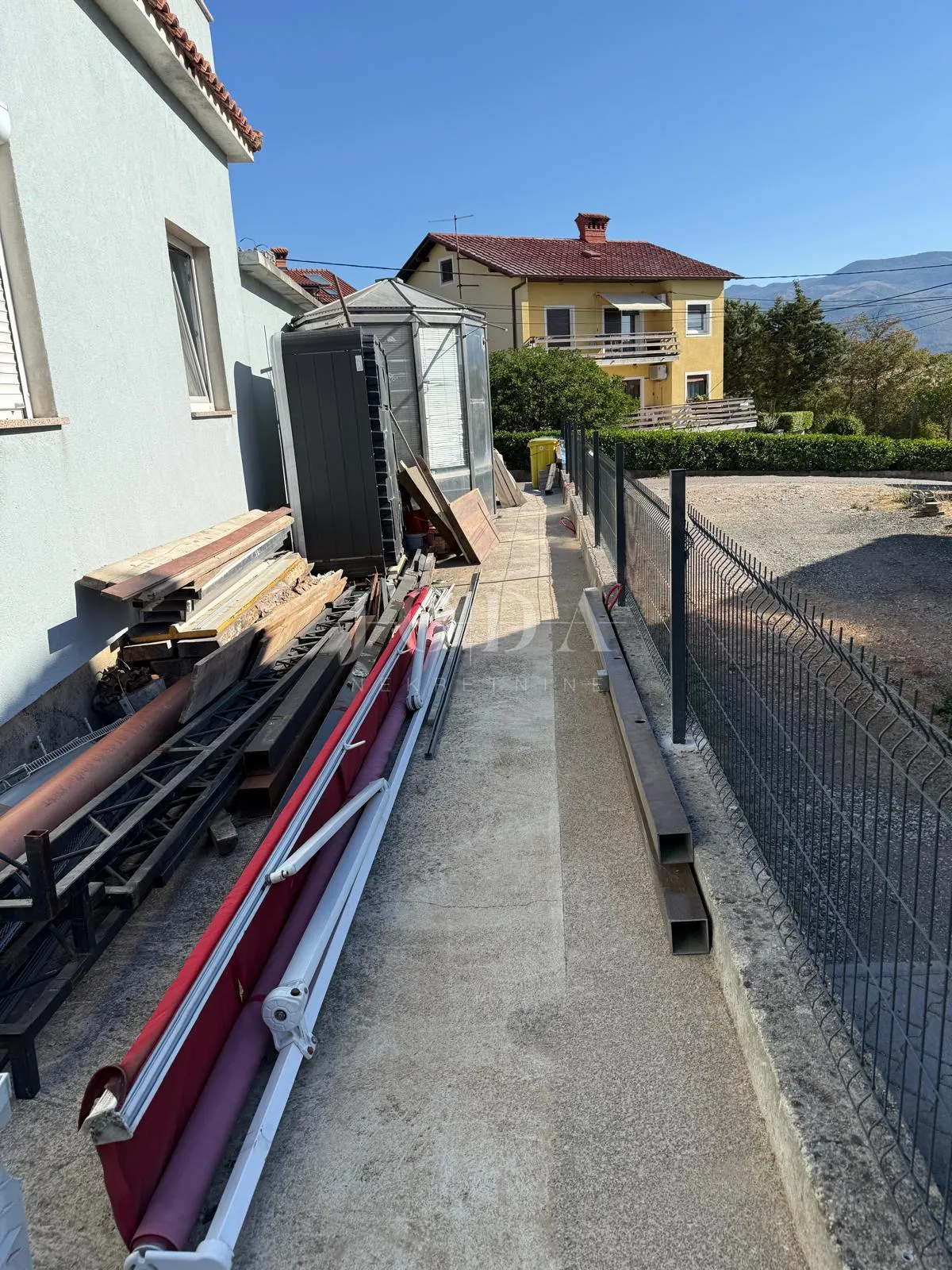 čavle - dvojna kuća s tri stambene jedinice - slika 13