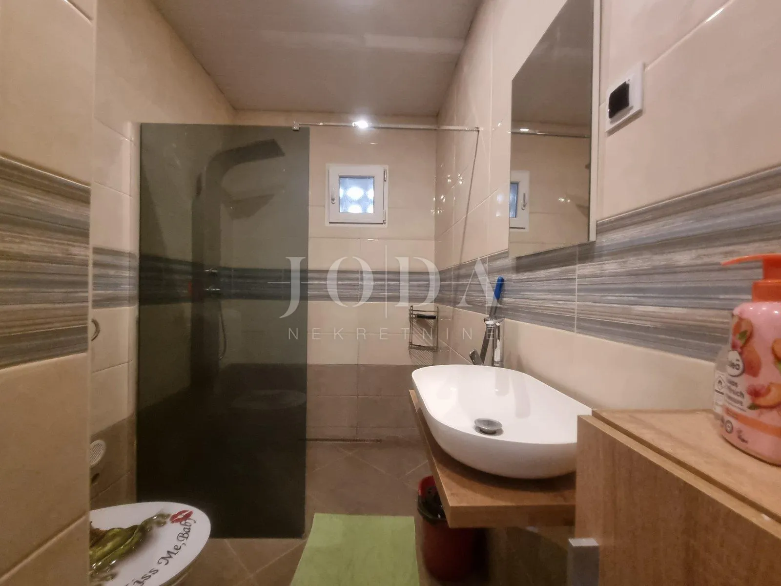 senj, visoko prizemlje, pogled na more - slika 10
