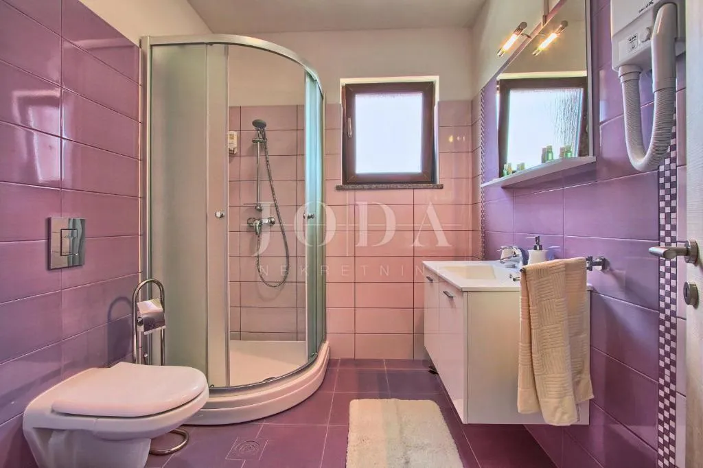 svetvinčenat, okolica, villa sa jacuzzijem i grijanim bazenom - slika 35