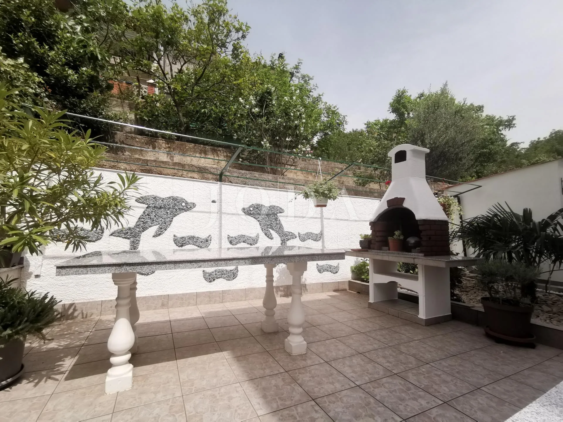 kuća sa 6 apartmana i bazenom - slika 50