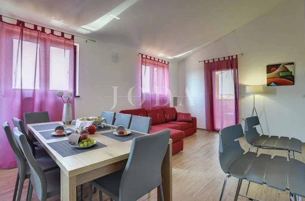 pula, villa sa bazenom i jacuzzijem - slika 16