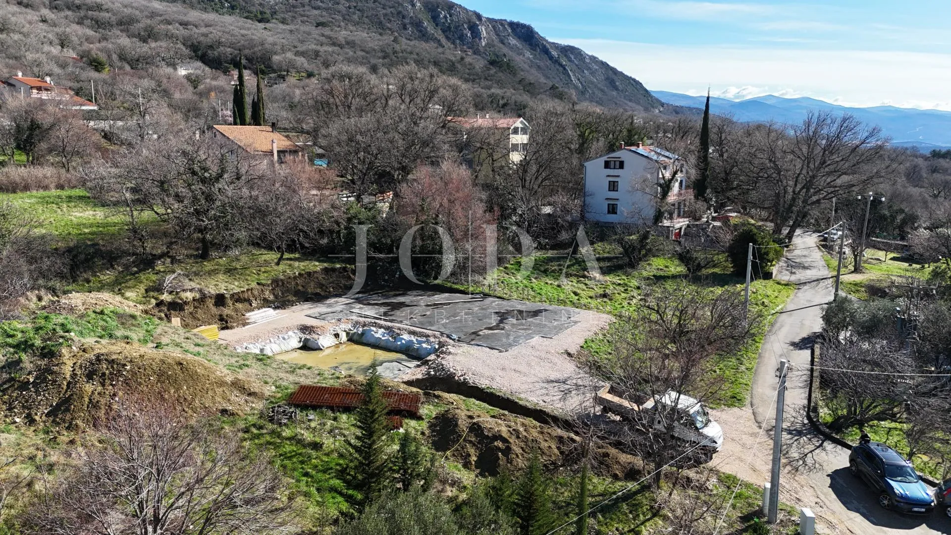 građevinsko zemljište 1.250 m² s dozvolom i temeljima – bribir, pogled more - slika 8