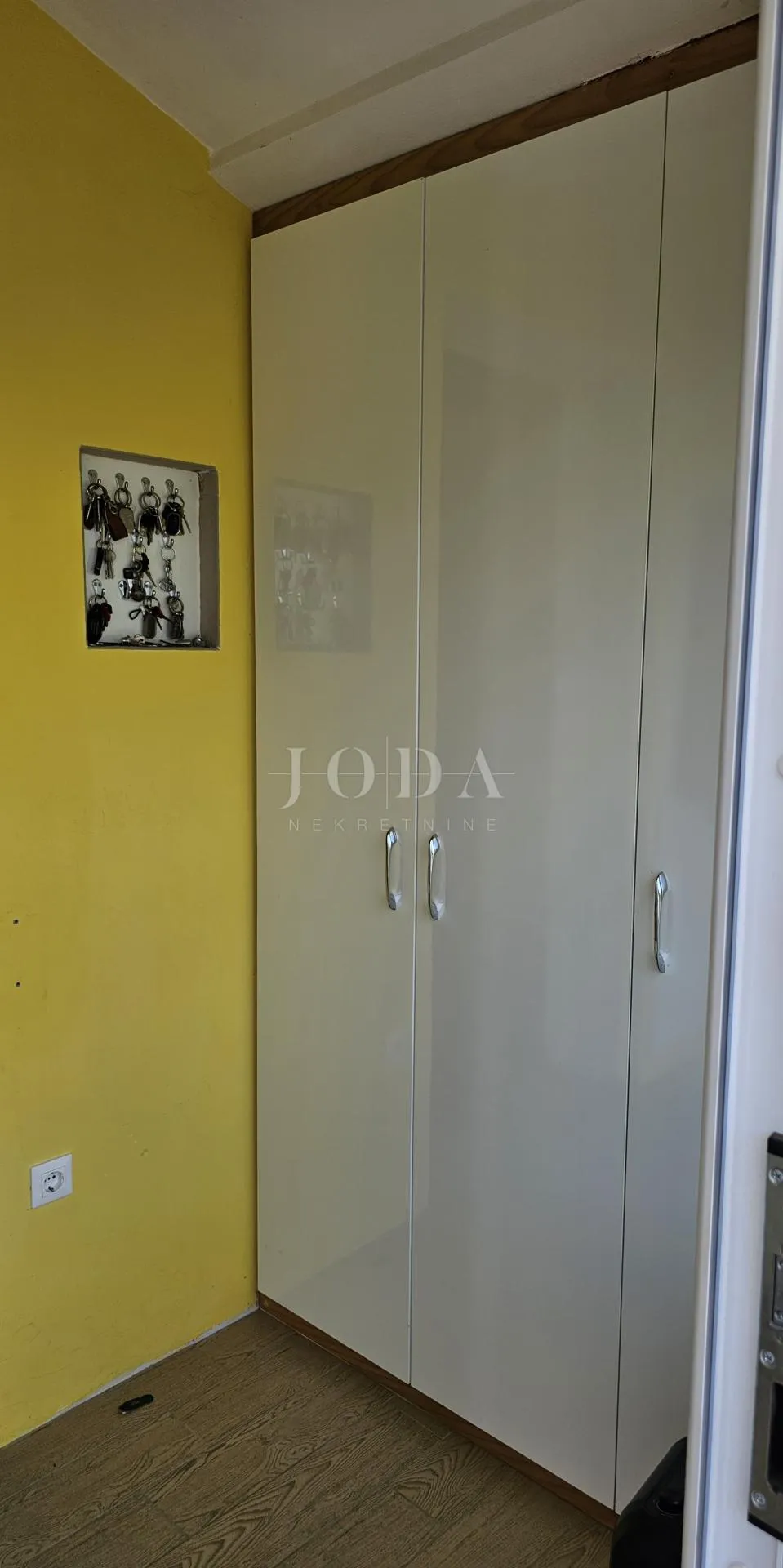 lijepa prizemnica kompletno opremljena na mirnoj lokaciji,ližnjan okolica - slika 5