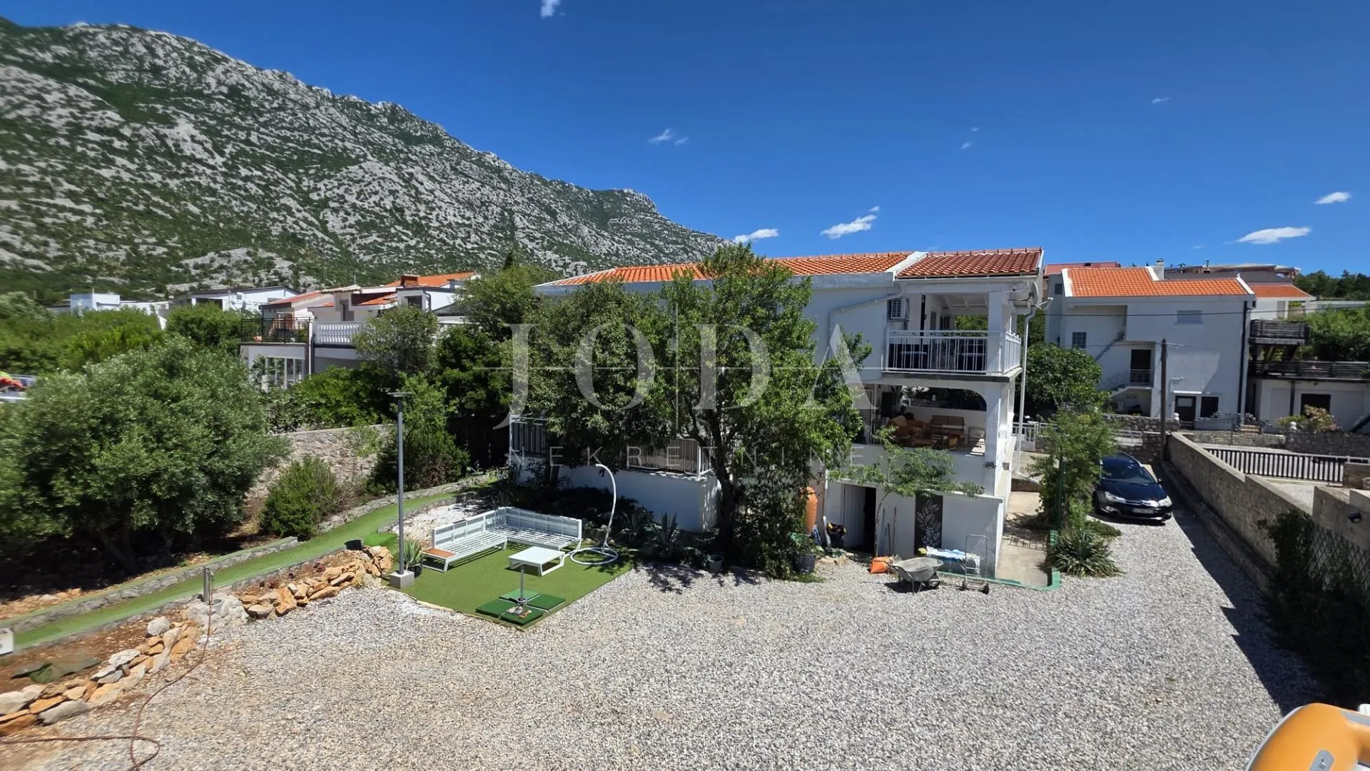 cesarica kuća sa 6 apartmana 1.red do mora - slika 17