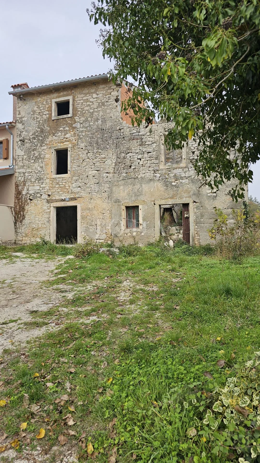 popust!kamena kuća u nizu sa panoramskim pogledom,buje okolica - slika 22