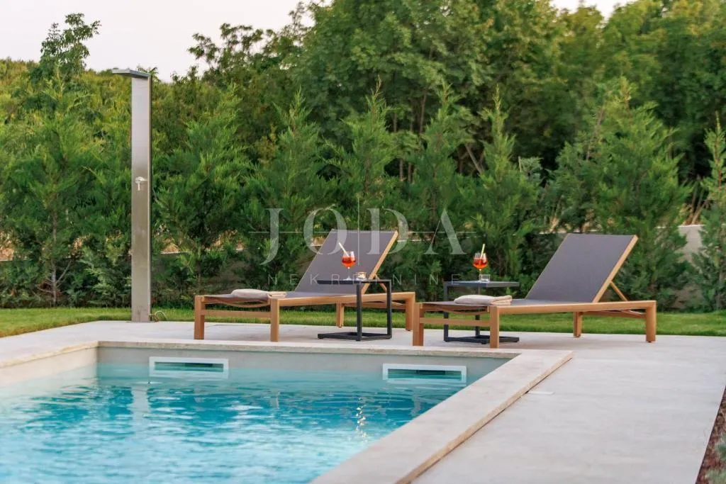 labin, okolica, moderna villa s bazenom i privatnim wellnessom - slika 16