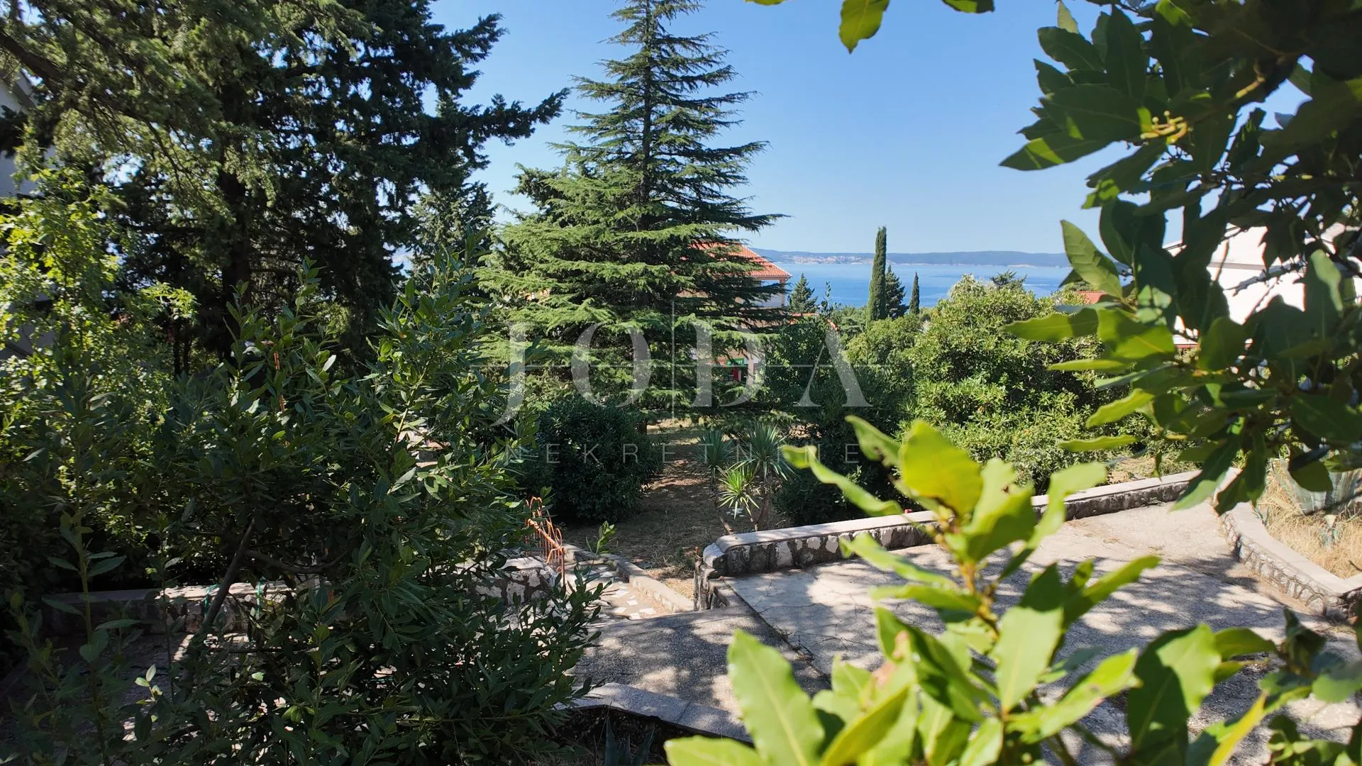 kuća na parceli od 1058m2 100m od mora - slika 18