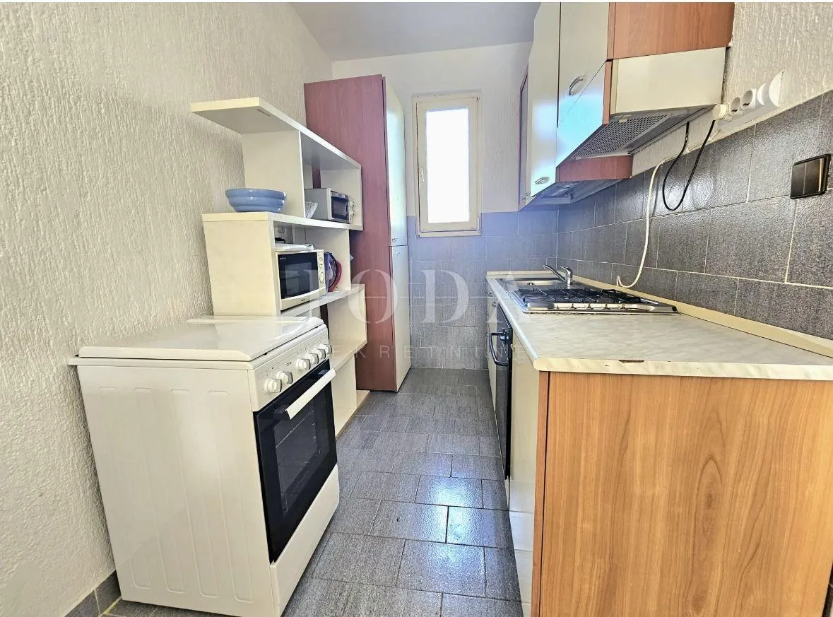 ližnjan, kuća sa tri stambene jedinice - slika 32