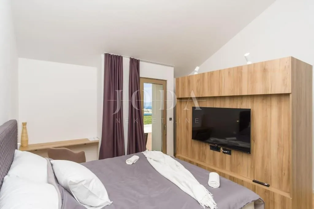 jedinstvena vila s bazenom - slika 24