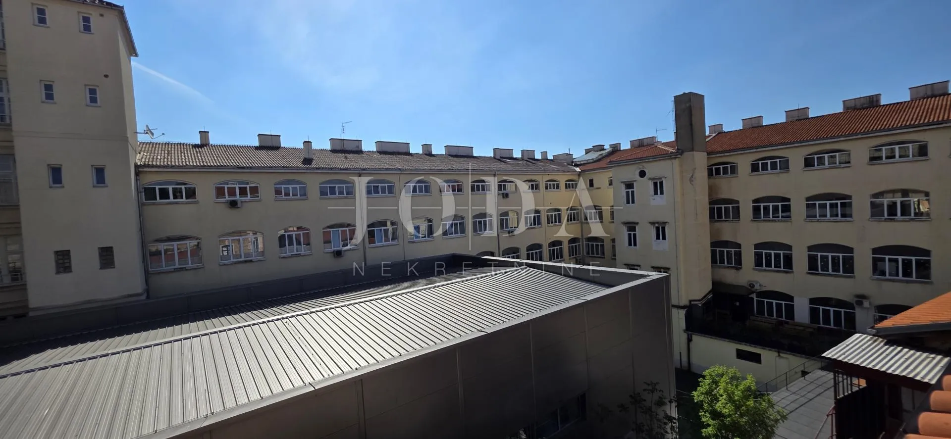 rijeka širi centar – 2 spavaće, parking u dvorištu, vrt i kućica, idealno za život ili najam, - slika 18