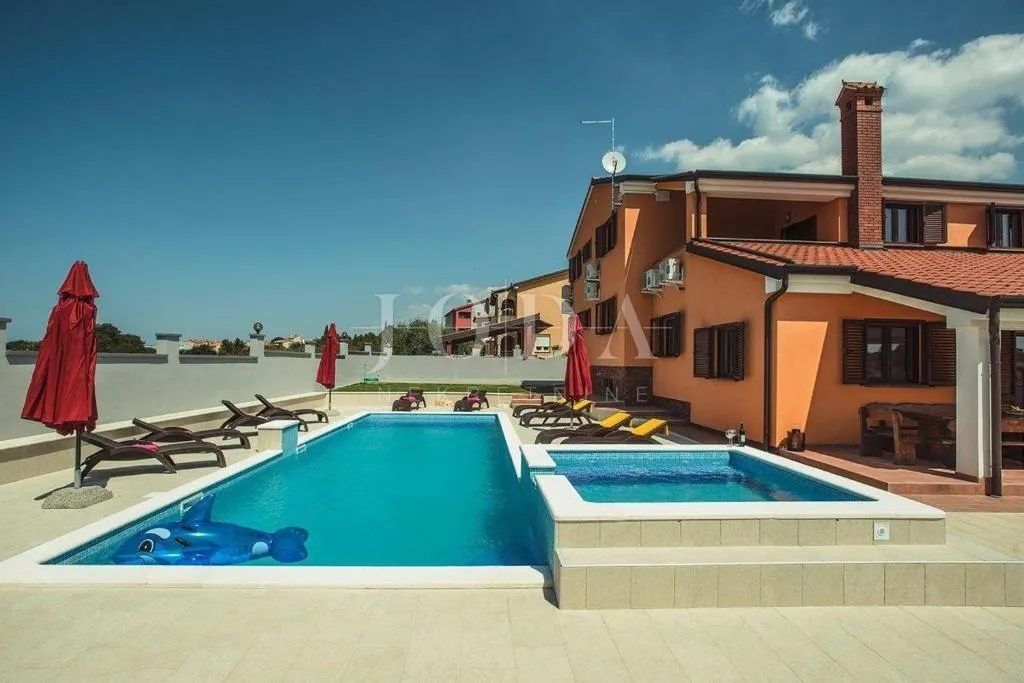 pula, villa sa bazenom i jacuzzijem - slika 3