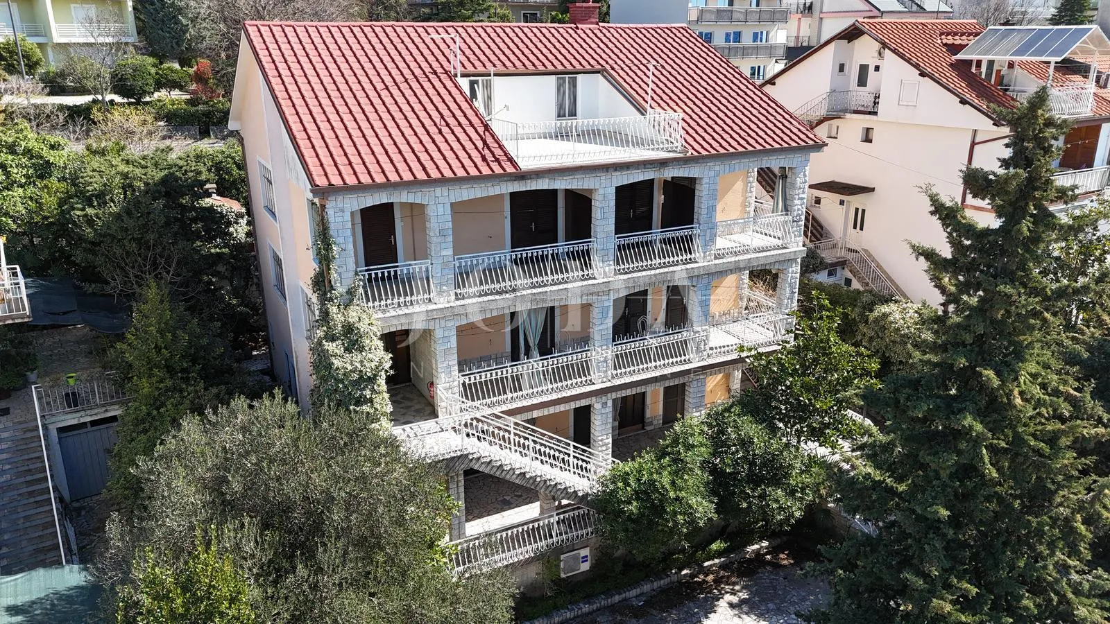 Prostrana kuća u Crikvenici – Idealna investicija za turizam - Crikvenica
