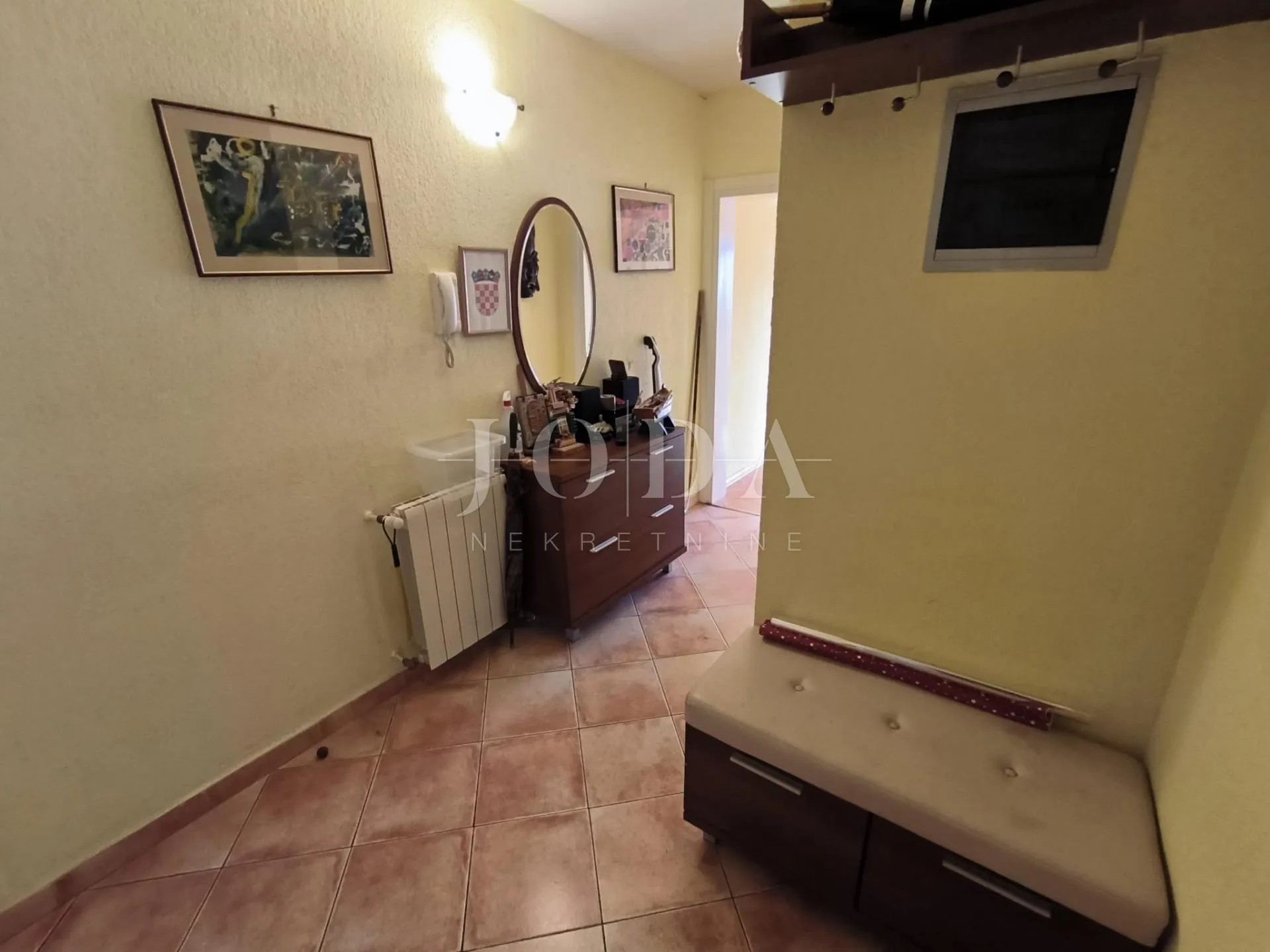stan na drenovi sa 2 balkona, okućnicom i parkingom - slika 16