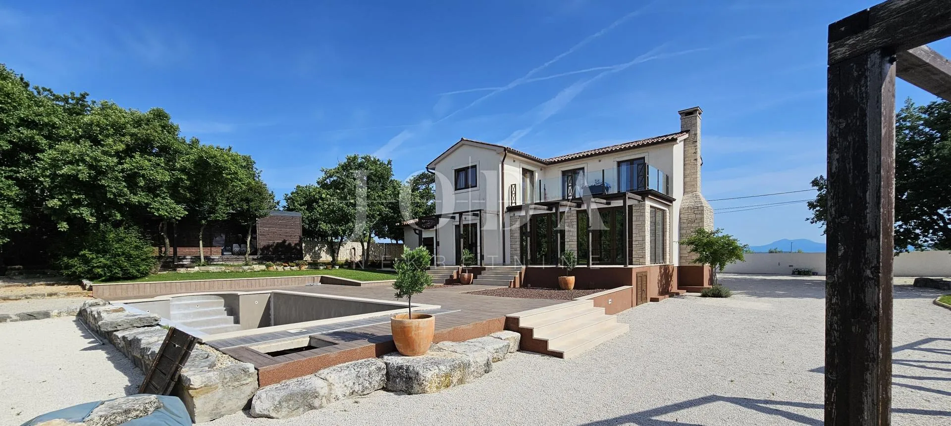 prekrasna villa sa bazenom i prostranom okućnicom,barban okolica - slika 2