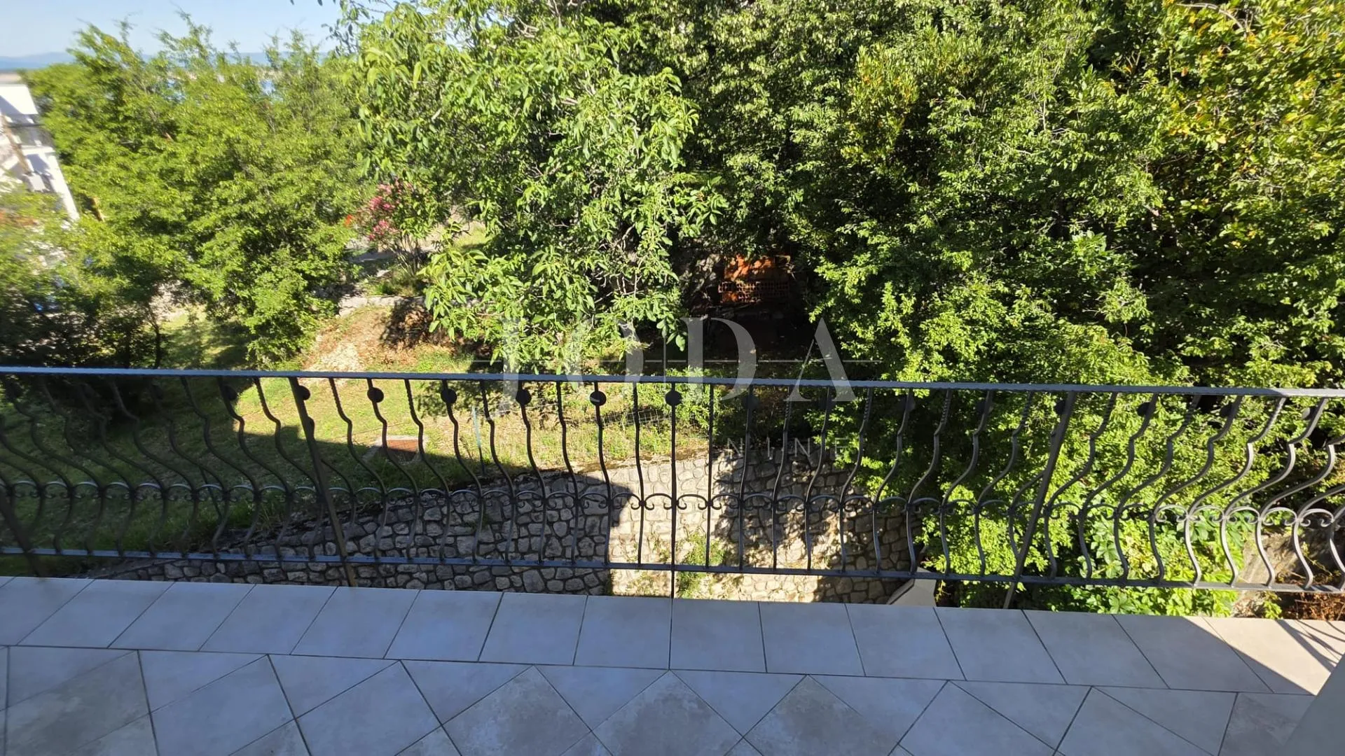 crikvenica stan s terasom i parkingom na top lokaciji - slika 9