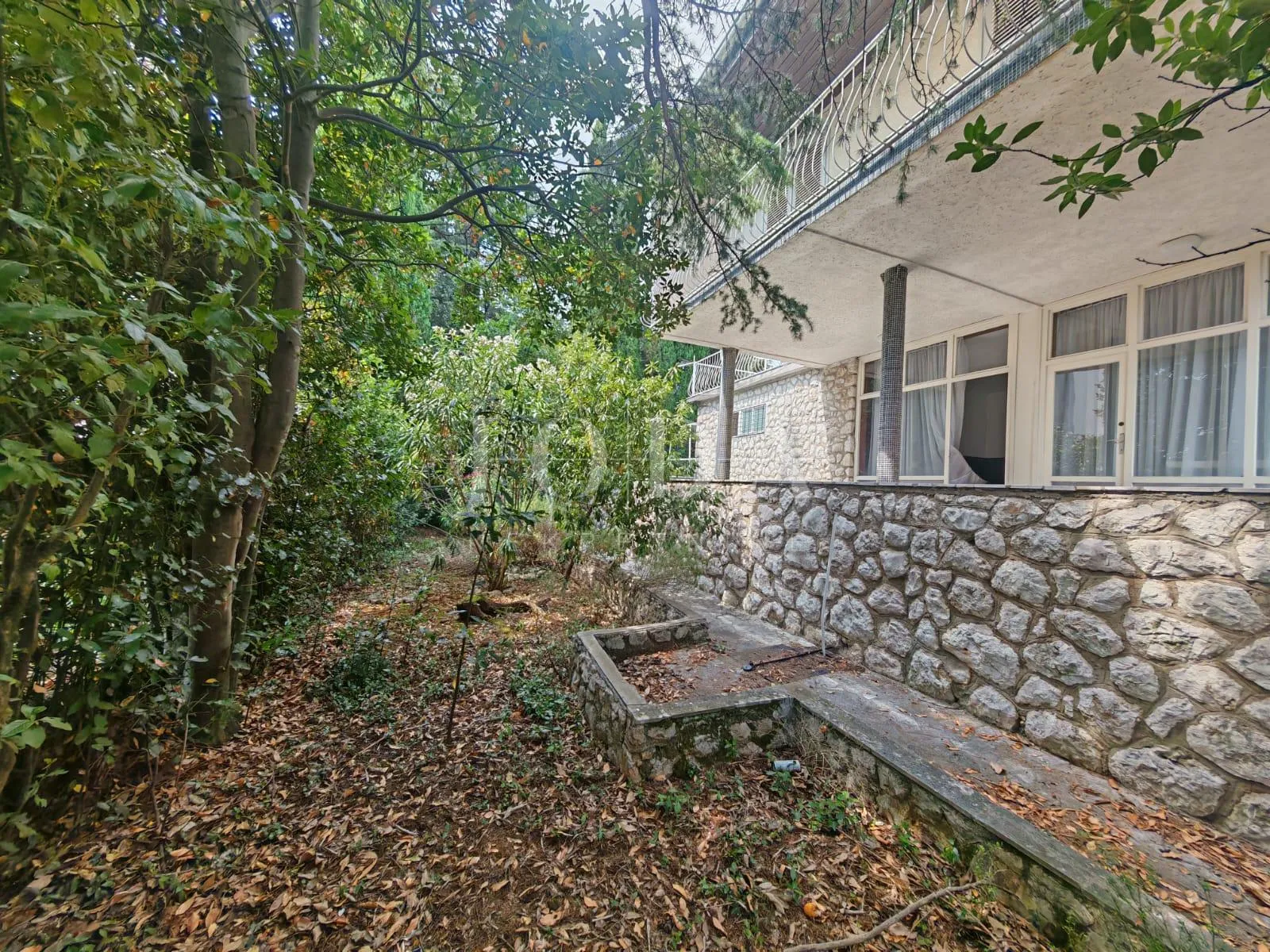 kuća s potencijalom u centru dramlja - slika 12