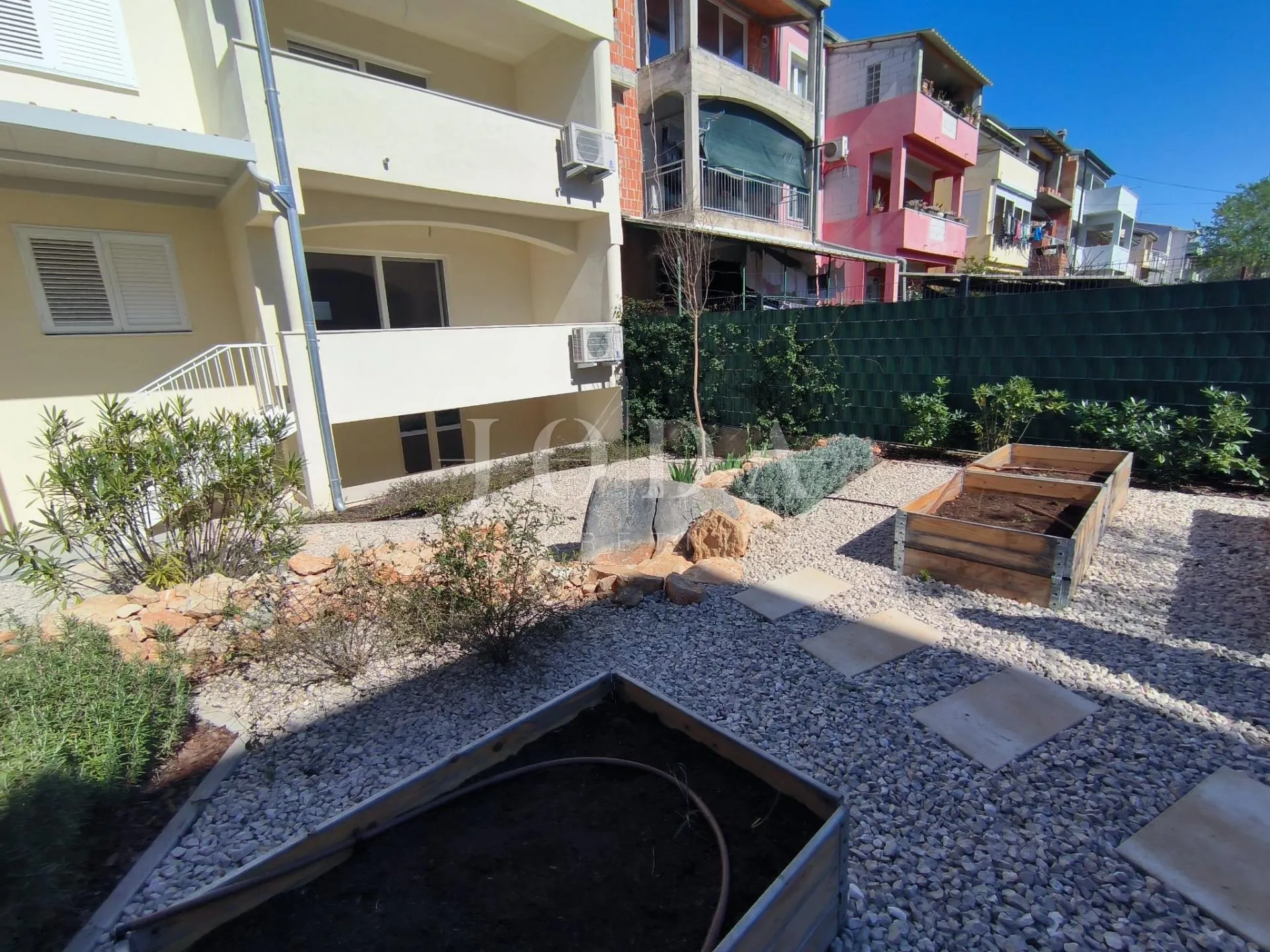 zadar, trosobni stan sa vrtom i garažom - slika 25
