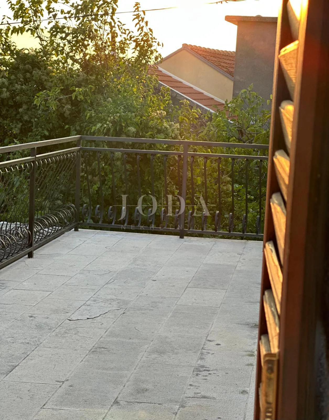 novi vinodolski, kuća sa dvorišnim objektom u blizini centra - slika 37