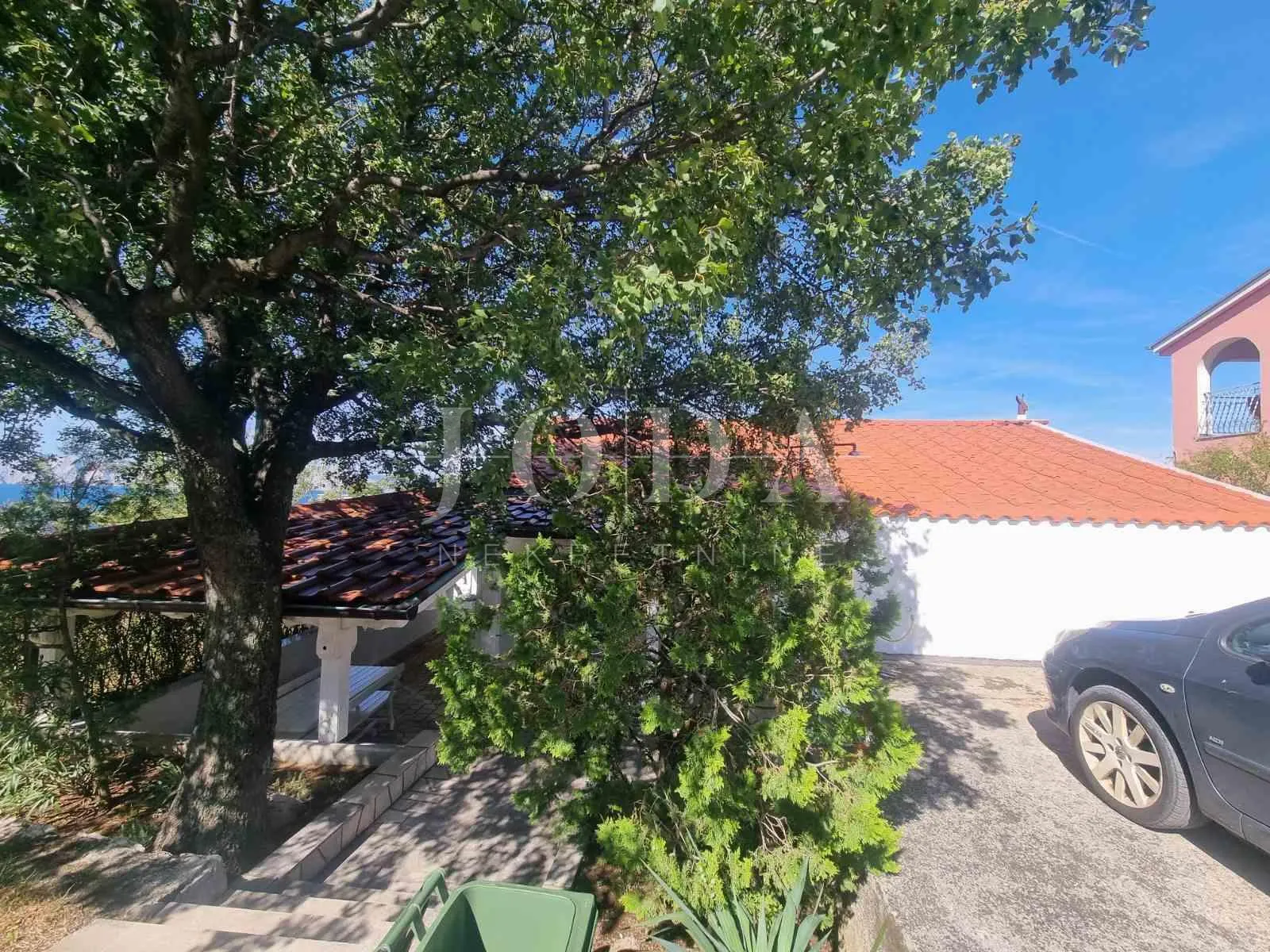 klenovica, kuća sa tri stambene jedinice - slika 26