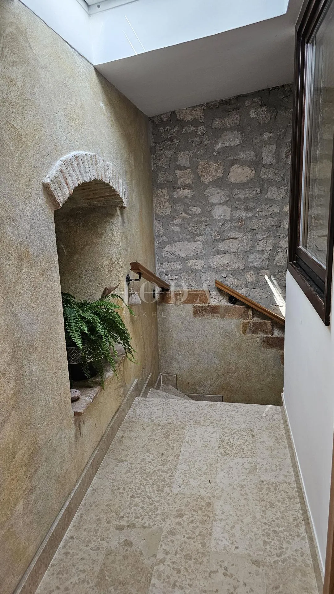 kuća u nizu sa 4 apartmana i balkonom,vrsar centar - slika 12