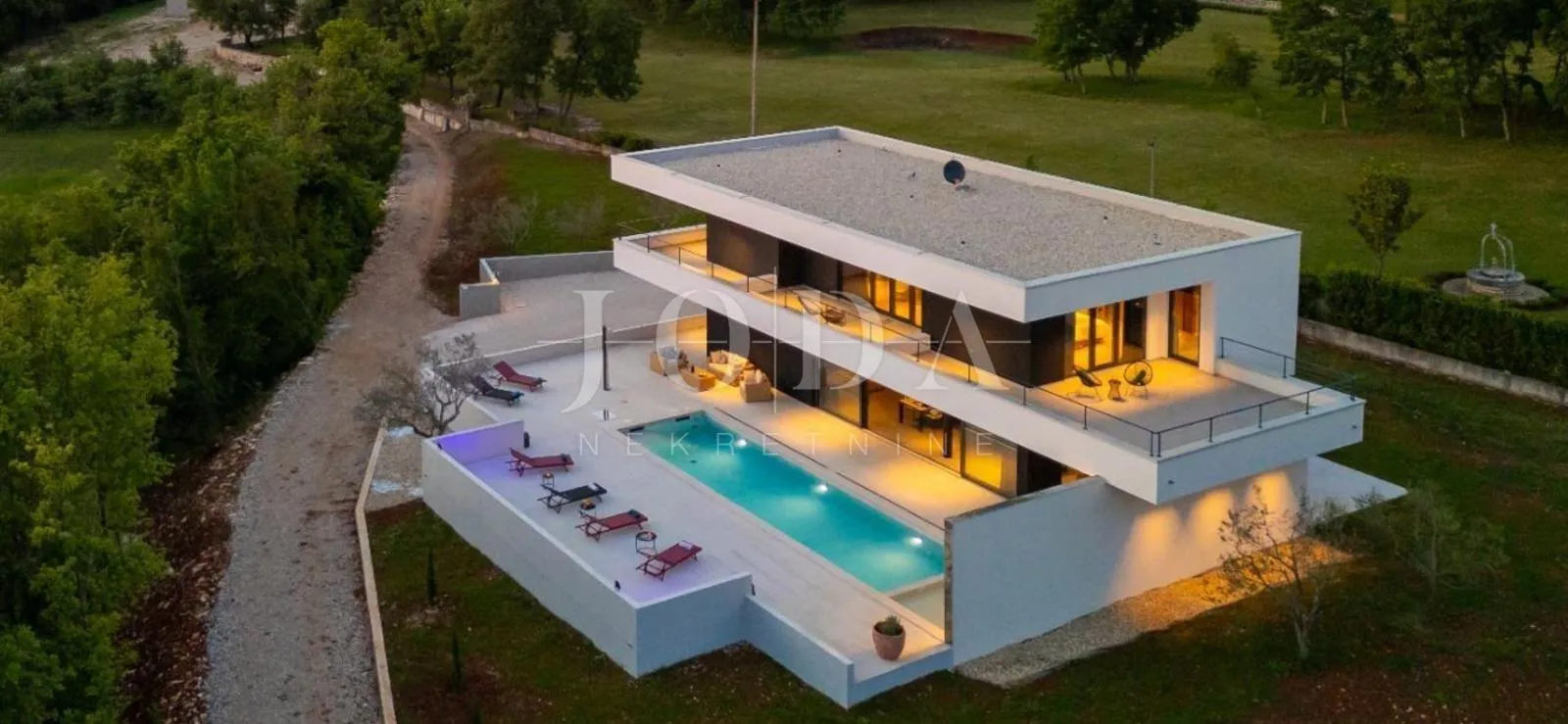 grožnjan, zadivljujuća luksuzna dizajnerska villa - slika 3